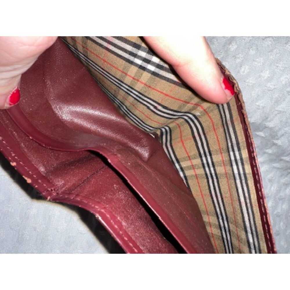 GUC Burberry Smooth Leather Bifold Wallet - Picture 6 of 12